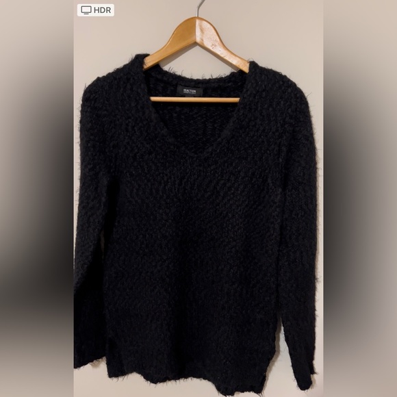 Kenneth Cole Reaction V-neck Sweater - Picture 1 of 5